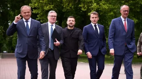 Відхід лідерів Британії та Франції ставить під загрозу "коаліцію охочих&quo