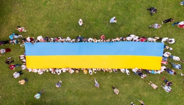 День Прапора: українські дипустанови у світі відзначили свято