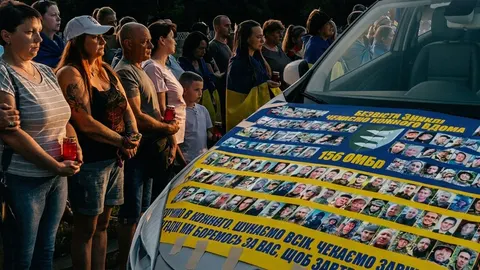 «Хочемо святкувати у мирному часі»: в Олександрії автопробіг об'єднав родини вій