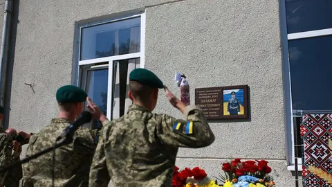 У Збаражі відкрили меморіальну дошку полковнику Роману Паламарю