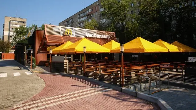McDonald's залишає чинні правила безпеки: жовтий рівень тривоги не змінить роботу