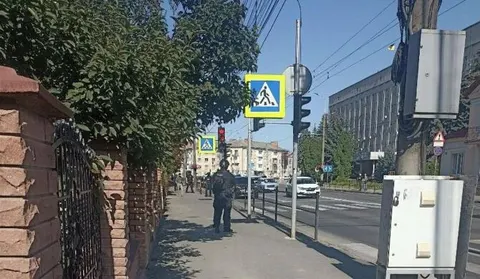 У Тернополі біля СБУ перекрили тротуар: що відомо