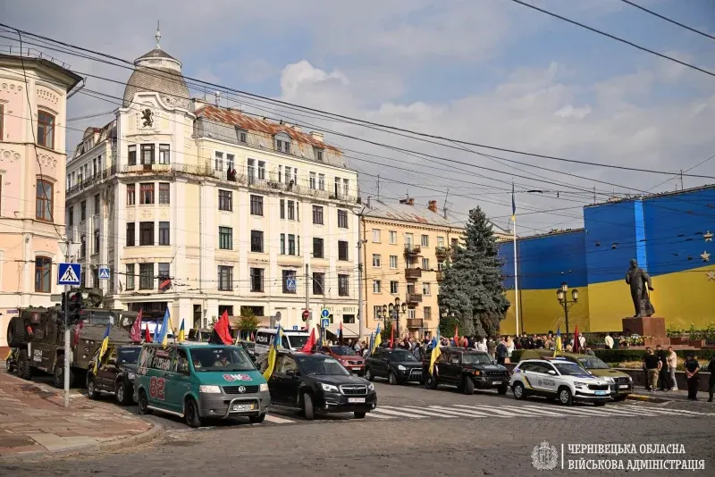 У Чернівцях провели автопробіг на честь єдності та пам’яті