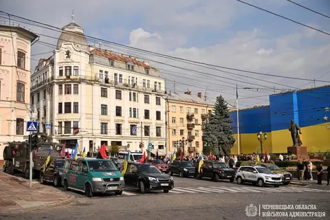 У Чернівцях провели автопробіг на честь єдності та пам’яті