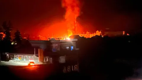 Авіаудар по Ізюму: пошкоджені будинки та адмінбудівля РЕМ