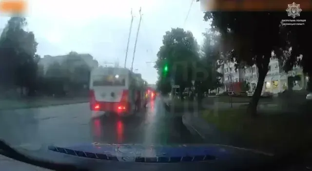 У Луцьку водія оштрафували за проїзд на червоне світло