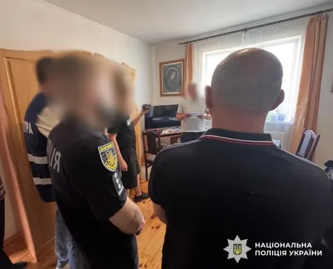 На Львівщині чоловік майже рік ґвалтував 14-річну падчерку: деталі справи