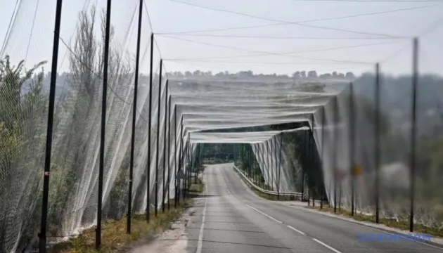На Нікопольщині антидроновими сітками вкрили 45 км доріг