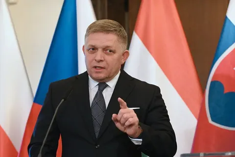 Фіцо не приїхав на саміт «Карпатської вісімки»: що це означає для України