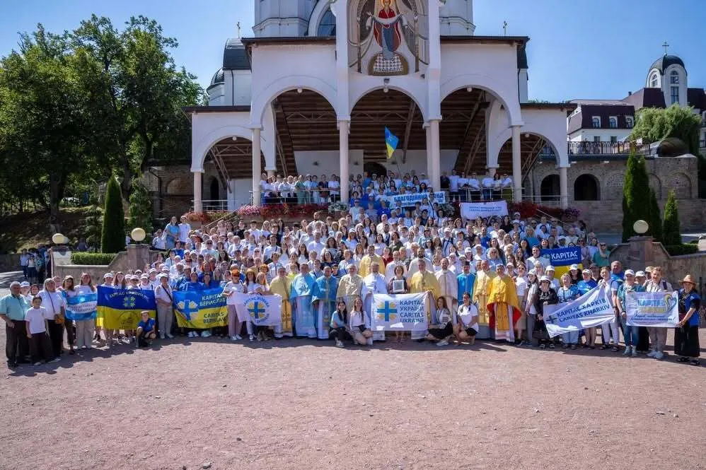 400 волонтерів Карітасу зібралися на ювілейну прощу в Зарваниці