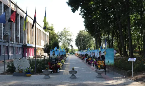 У Монастирищі Алею Героїв закликали не використовувати для катання на велосипедах і самокатах