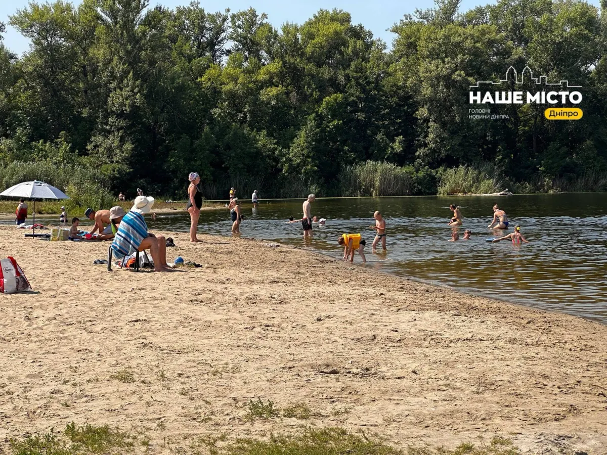 «Дніпровські Мальдіви»: як виглядає пляж на Парусі наприкінці серпня