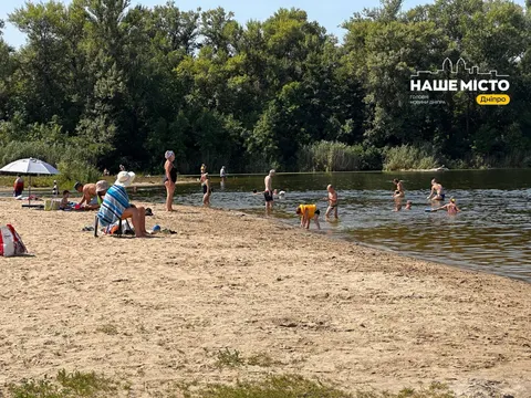 «Дніпровські Мальдіви»: як виглядає пляж на Парусі наприкінці серпня