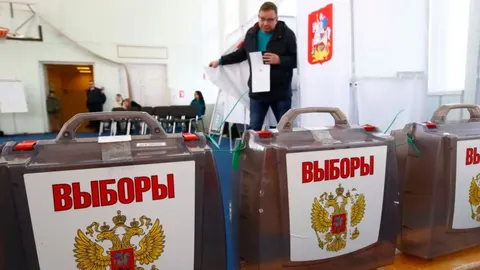 Вибори до Держдуми: екзитполи вказують на п'ять партій у парламенті