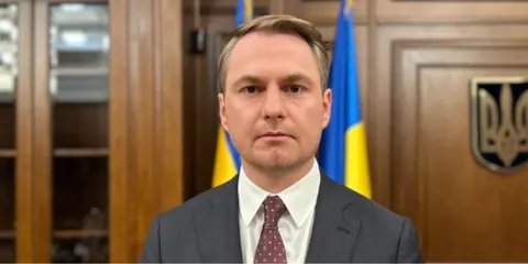Дружина Кравченка виїхала з України за два дні до нього: що це означає