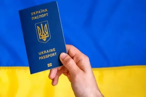 Коли українцям доведеться міняти паспорт-книжечку на ID-картку