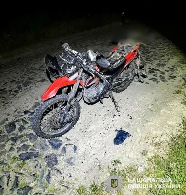 На Рівненщині мотоцикліст загинув через падіння без шолома